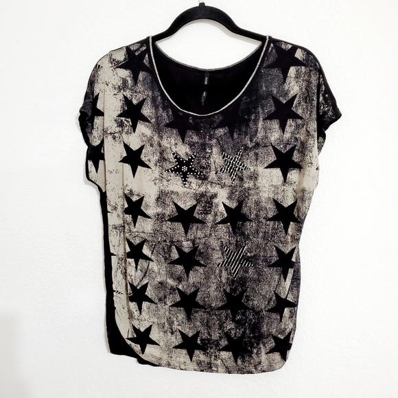 Skinny Minnie Tops - Skinny Minnie•Star, studded•gathered sides•sz.L